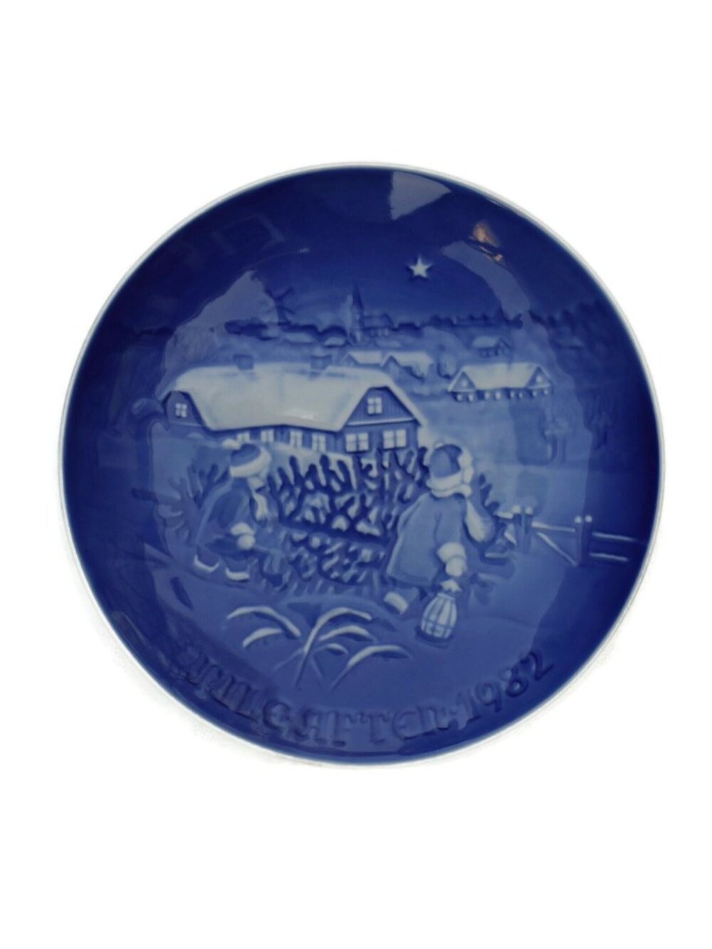 Bing and Grondahl Jule After 1982 The Christmas Tree Plate Juleplatte 7 1/4"
